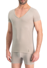 Lade das Bild in den Galerie-Viewer, NOSHIRT nature - deep V - invisible khaki